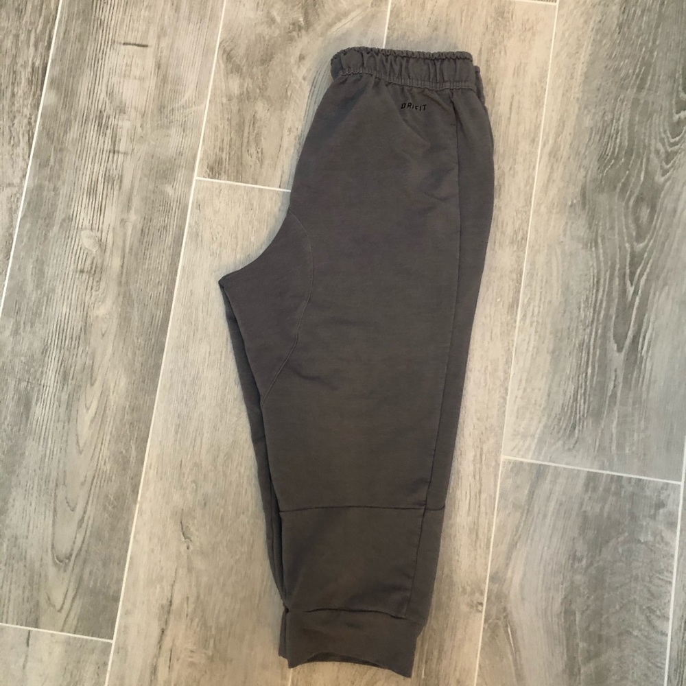 Nike Pro Womens Small Charcoal Gray Dri FIT Cropped Capri Joggers Sweatpants EUC - Picture 7 of 11